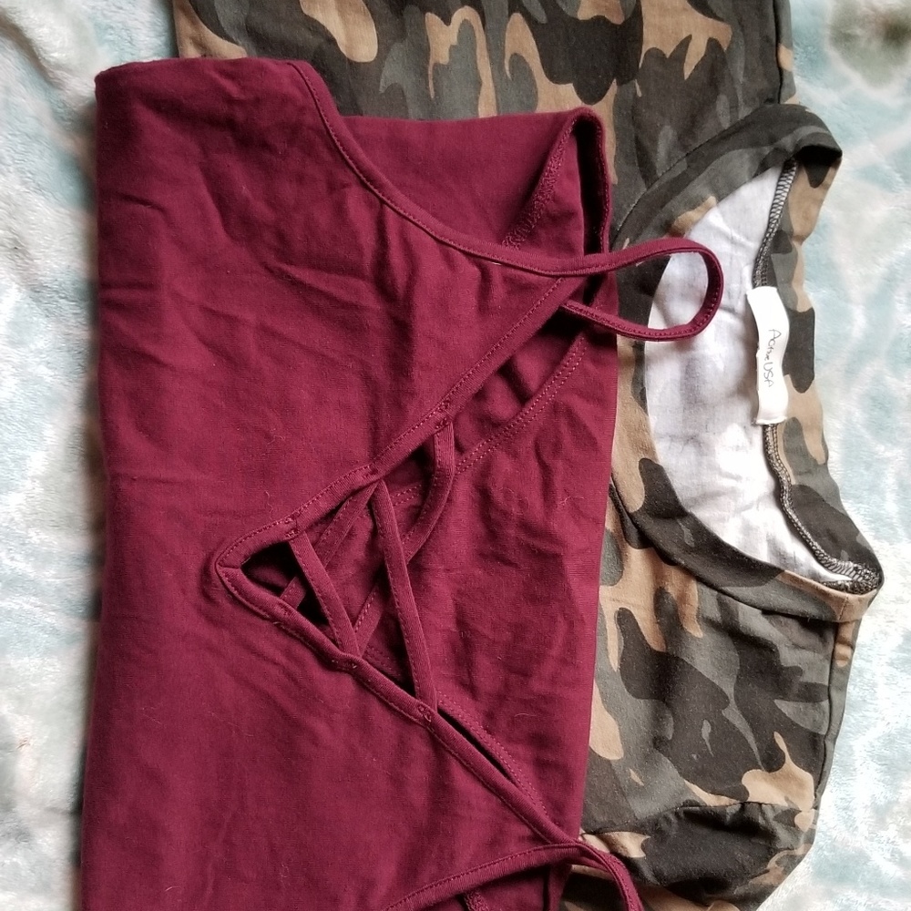 2 Bodysuits
